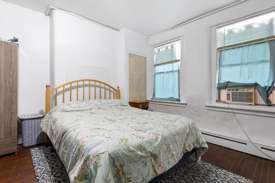 More Photos Of 125 W State St, Kennett Square Apartments For Sale