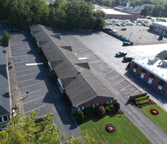 More Photos Of 200 E Main St, Smithtown Office For Lease