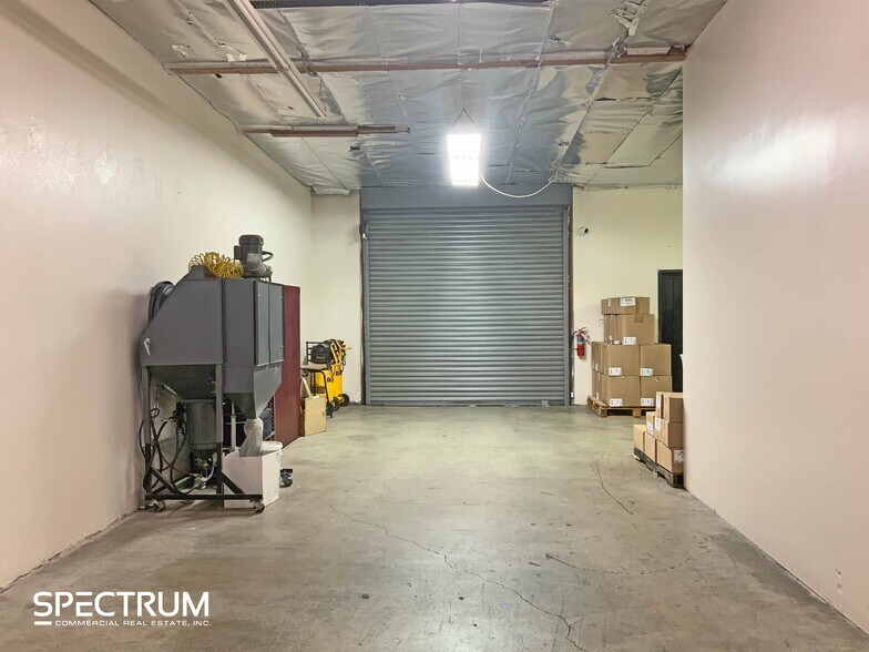 More Photos Of 14743-14745 Arminta St, Van Nuys Warehouse For Lease