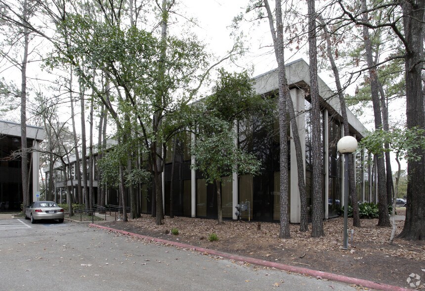 More Photos Of 2020 N Loop Fwy W, Houston Office For Lease