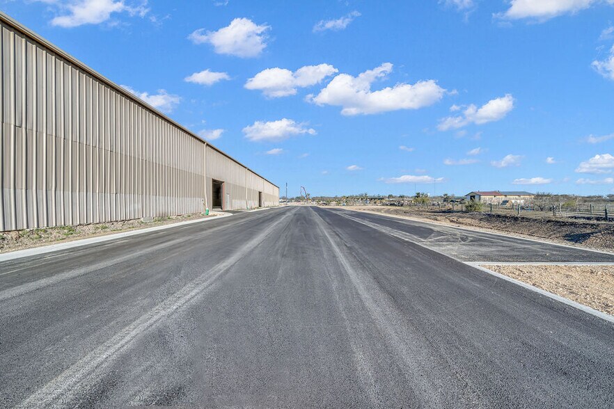 More Photos Of 3411 FM465, Seguin Warehouse For Lease