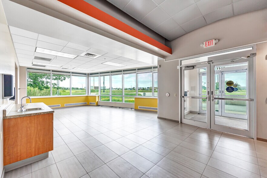 More Photos Of 2141 Lime Kiln Rd, Green Bay Medical For Sale