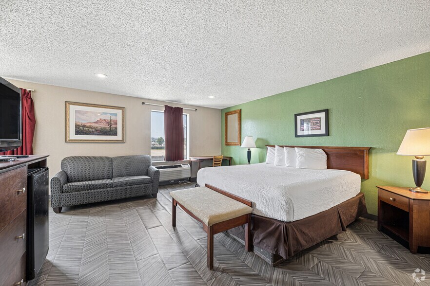 More Photos Of 2224 NE Evangeline Trwy, Lafayette Hotel For Sale