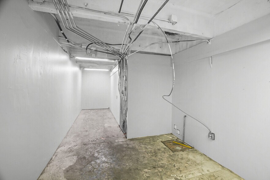 More Photos Of 8200-8358 NW 30th Ter, Doral Warehouse For Lease