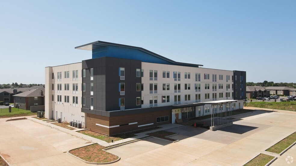 Primary Photo Of 13111 Highland Park Blvd, Oklahoma City Hotel For Sale