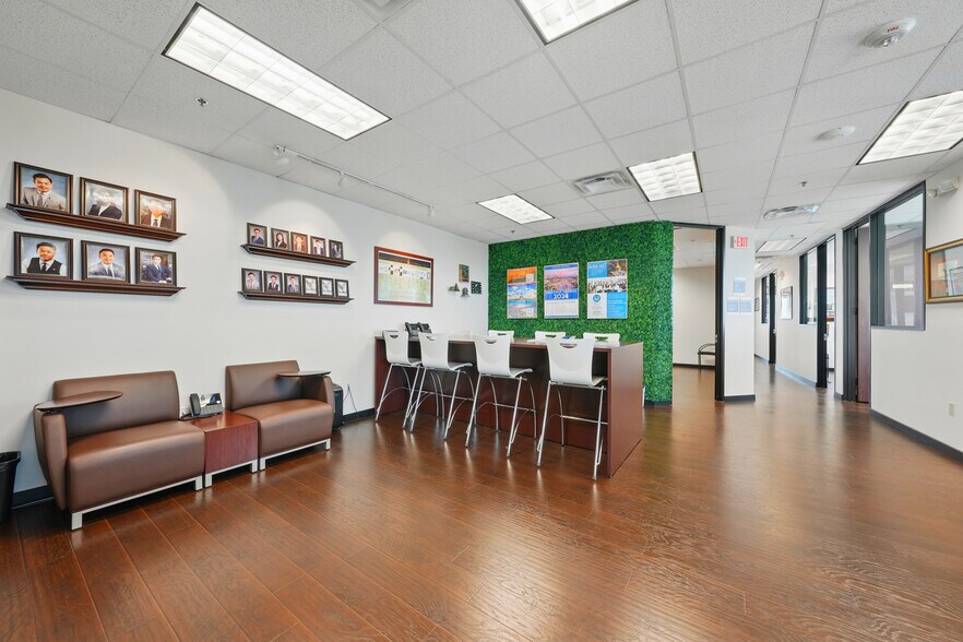 More Photos Of 9999 Bellaire Blvd, Houston Medical For Lease