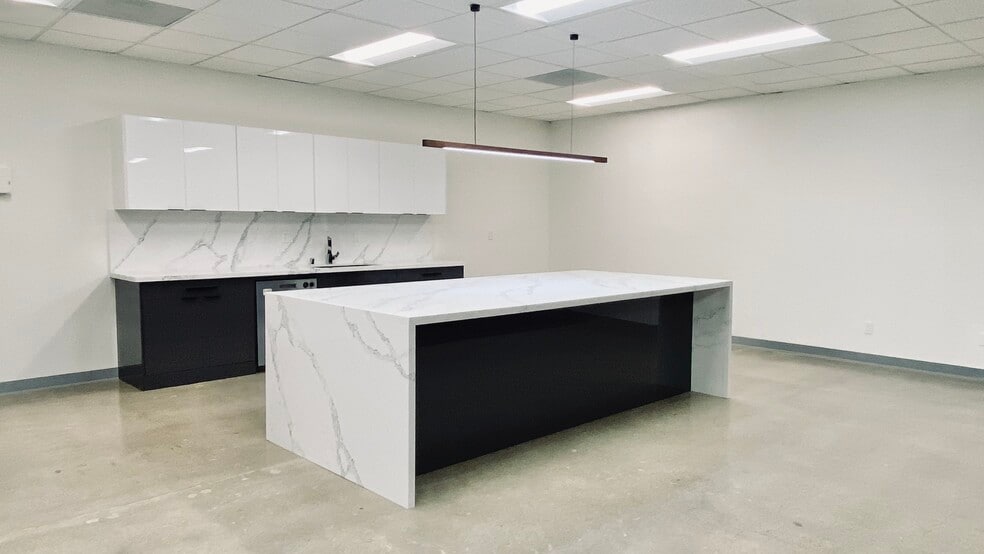 More Photos Of 928-930 Benecia Ave, Sunnyvale Research And Development For Lease