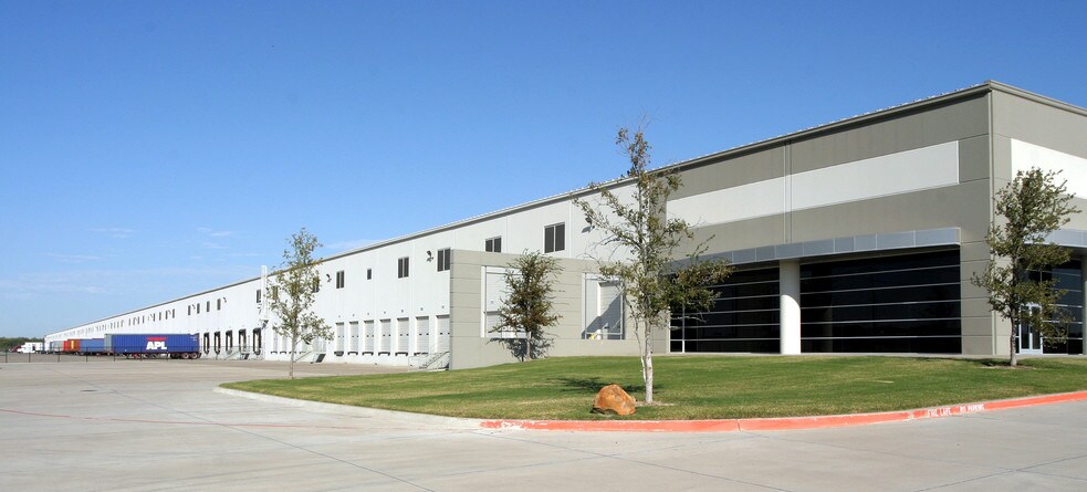 More Photos Of 3700 Pinnacle Point Dr, Dallas Distribution For Lease
