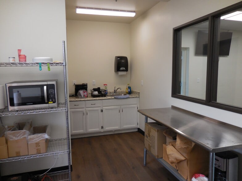 More Photos Of 1206-1210 W Jon St, Torrance Warehouse For Lease