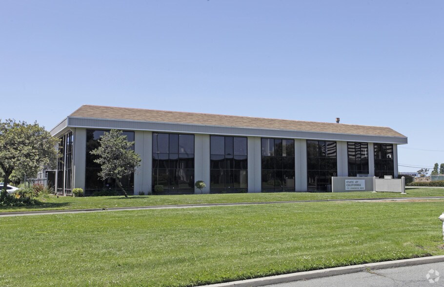 More Photos Of 7717 Edgewater Dr, Oakland Office For Sale