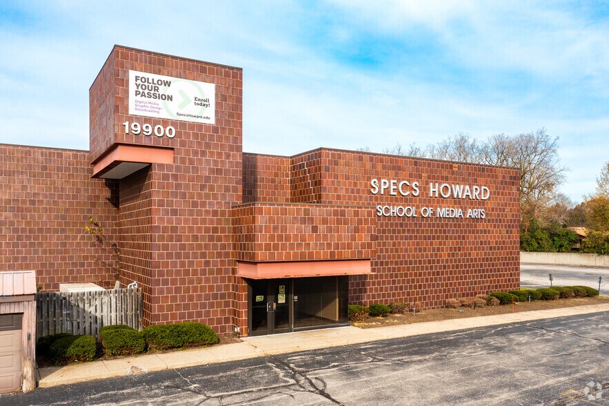 More Photos Of 19900 W 9 Mile Rd, Southfield Office For Sale