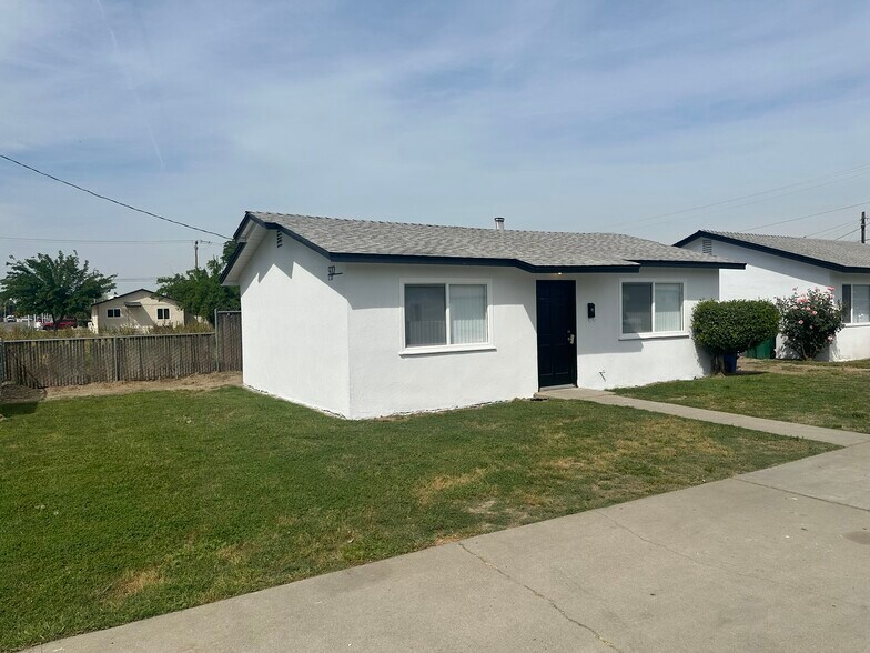 More Photos Of 922 L St, Sanger Apartments For Sale