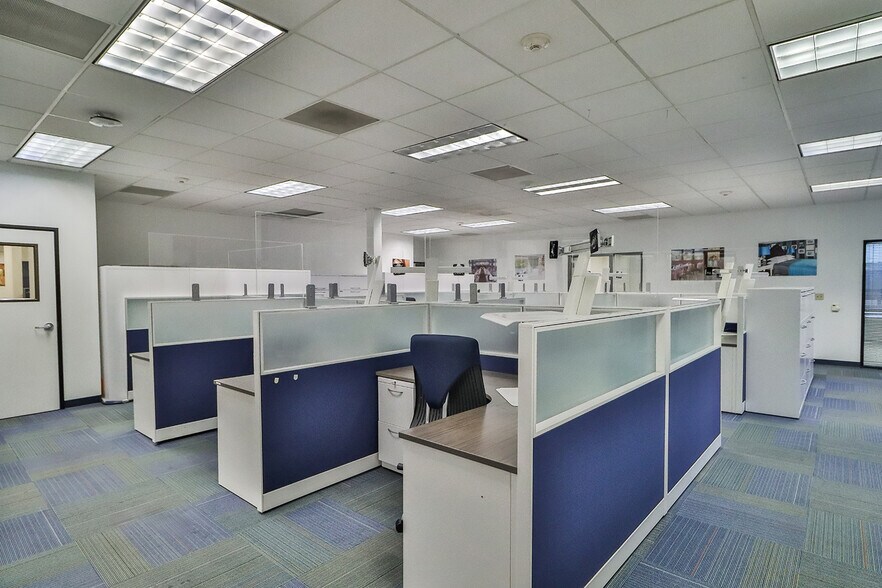 More Photos Of 17323 Ventura Blvd, Encino Office For Lease