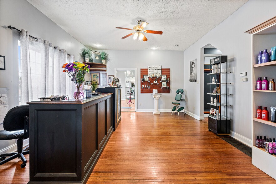 More Photos Of 2048 Winchester Ave, Ashland General Retail For Sale