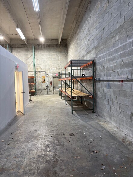 More Photos Of 5745-5759 NW 151st St, Miami Lakes Light Distribution For Lease