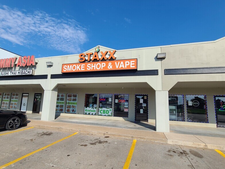 More Photos Of 11001-11013 S Memorial Dr, Tulsa Unknown For Lease