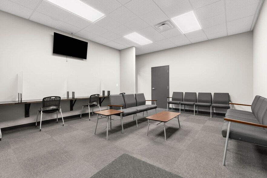 More Photos Of 3051 Delta Marine Dr, Reynoldsburg Light Manufacturing For Sale