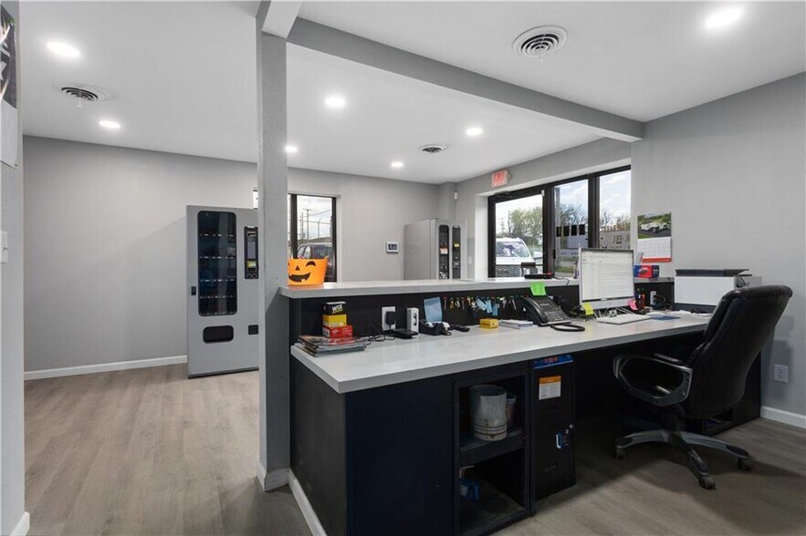 More Photos Of 3709 Pickett Rd, Saint Joseph Auto Repair For Sale