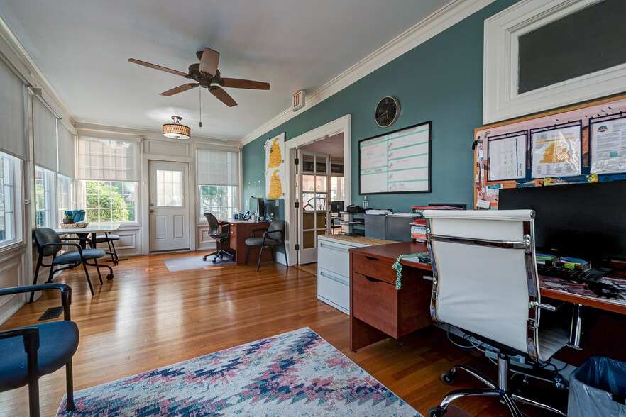 More Photos Of 8 Church St, Westborough Office Residential For Lease