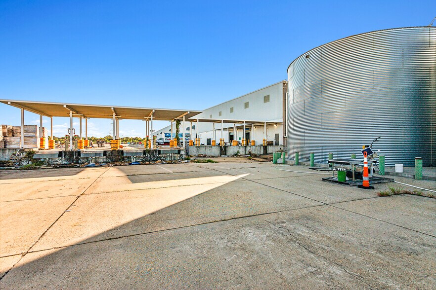 More Photos Of 3501 Jourdan Rd, New Orleans Distribution For Lease