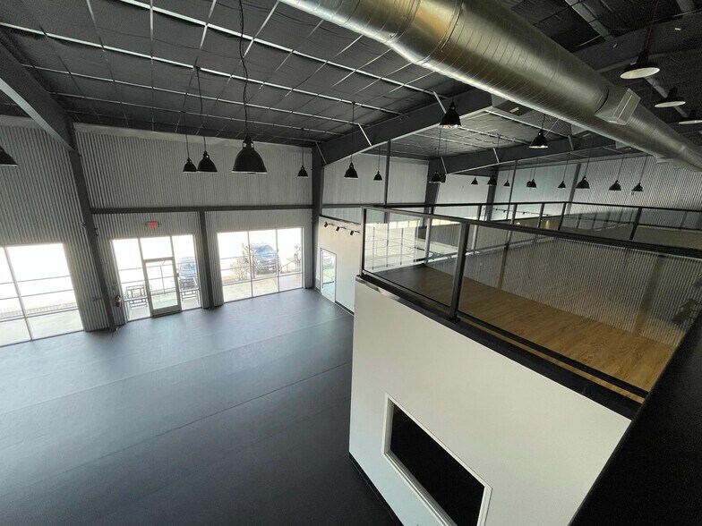 More Photos Of 15102 Interstate 45, Conroe Showroom For Sale