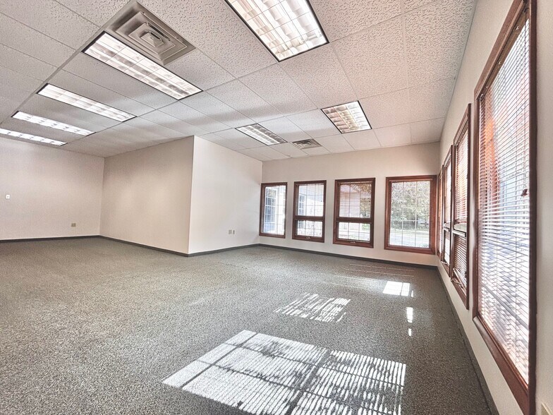 More Photos Of 27911 Clemens Rd, Westlake Office Residential For Lease
