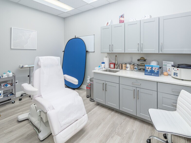 More Photos Of 4437 Brookfield Corporate Dr, Chantilly Office For Sale