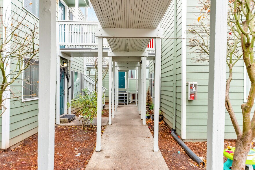 More Photos Of 8415 N Fessenden St, Portland Apartments For Sale