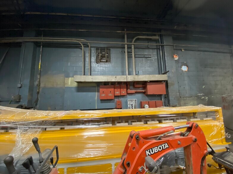 More Photos Of 351-361 2nd St, Troy Industrial For Sale