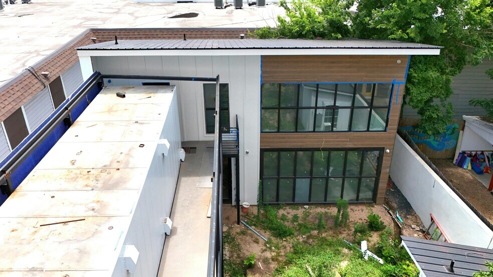 More Photos Of 4707 Harmon Ave, Austin Storefront Retail Residential For Sale