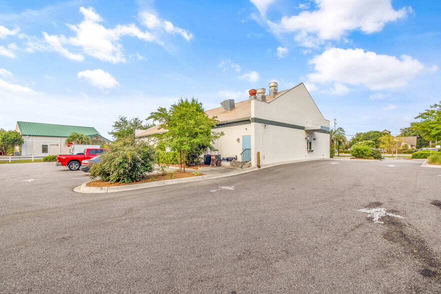 More Photos Of 11359 Highway 17, Pawleys Island Restaurant For Sale