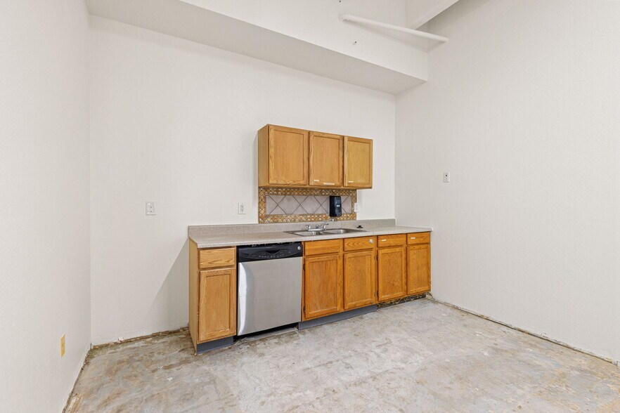 More Photos Of 1700 55th St, Boulder Warehouse For Sale