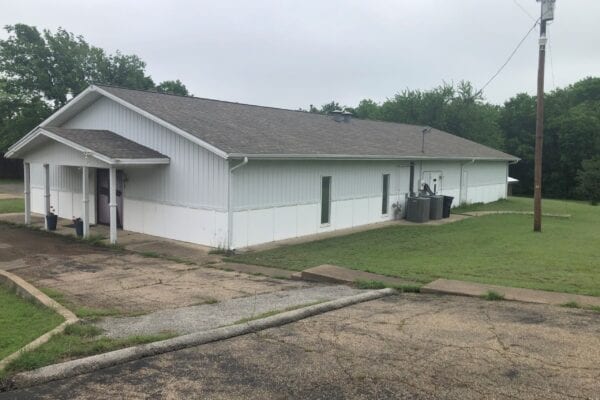 More Photos Of 915 Country Club Rd, Cleburne Religious Facility For Sale
