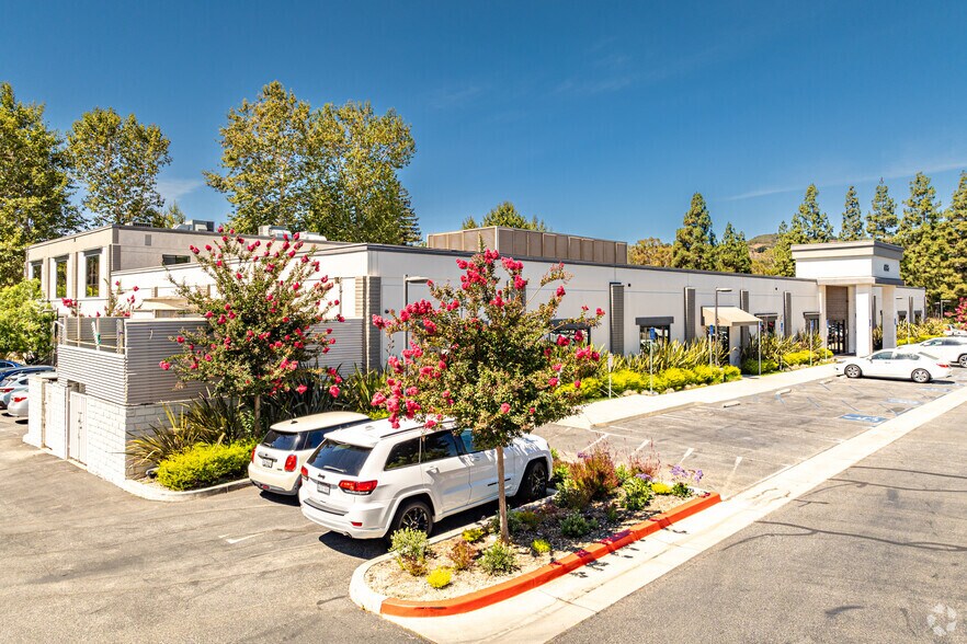 More Photos Of 696 Hampshire Rd, Westlake Village Medical For Lease