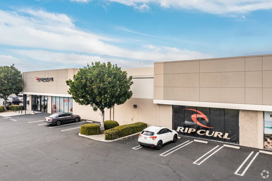 More Photos Of 1400-1408 Village Way, Santa Ana Showroom For Lease