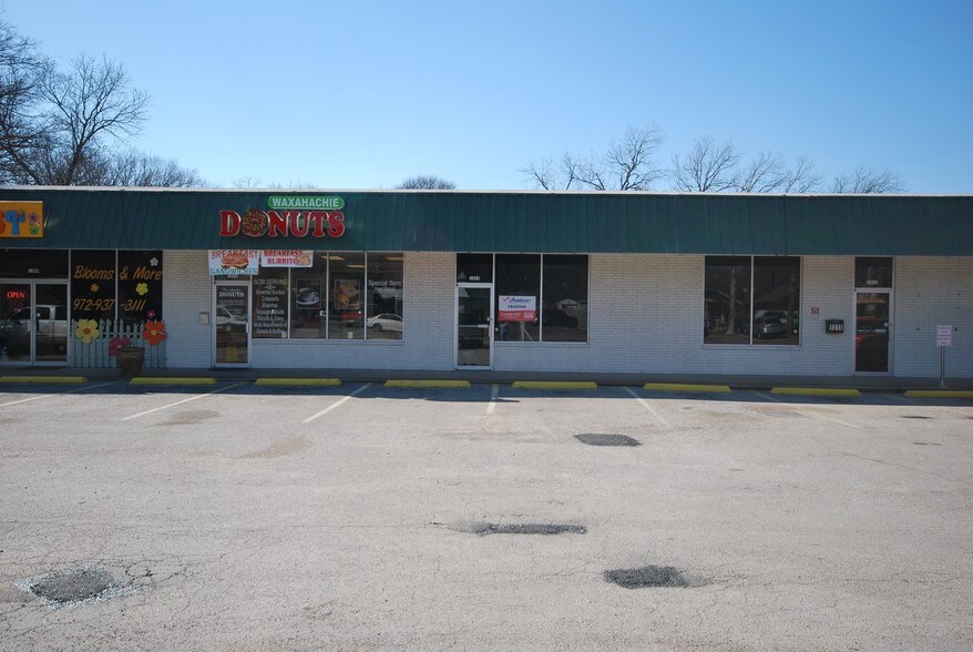 More Photos Of 1309-1317 W Main St, Waxahachie Freestanding For Lease
