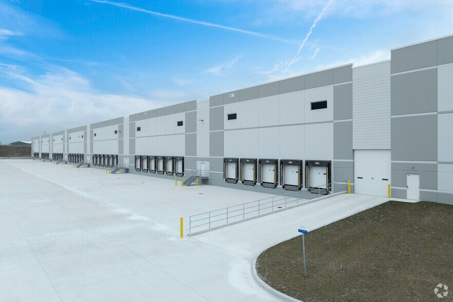 More Photos Of 8701 W 53rd St, McCook Industrial For Sale