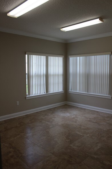 More Photos Of 12627 San Jose Blvd, Jacksonville Medical For Lease