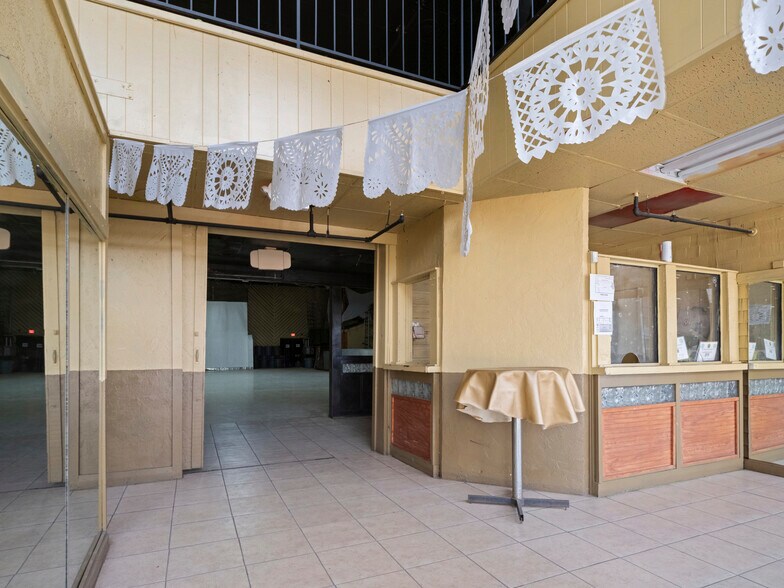 More Photos Of 1508 SE 25th St, Oklahoma City Bar For Sale