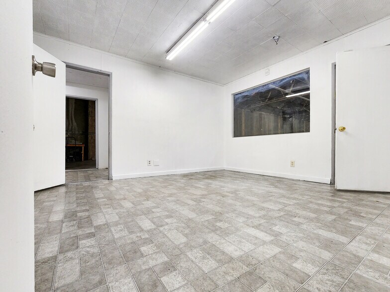 More Photos Of 620 S Clarence St, Los Angeles Manufacturing For Lease