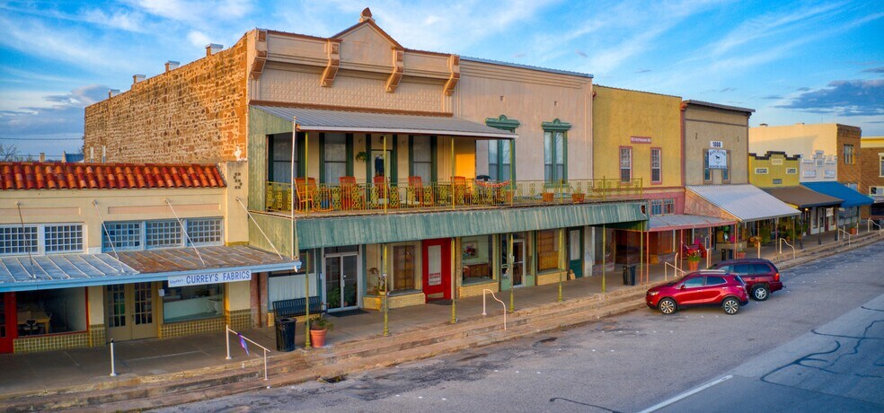 More Photos Of 226 Fort McKavitt St, Mason Hospitality For Sale