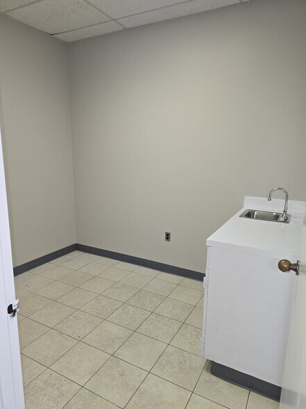 More Photos Of 2801 Island Ave, Philadelphia Medical For Lease