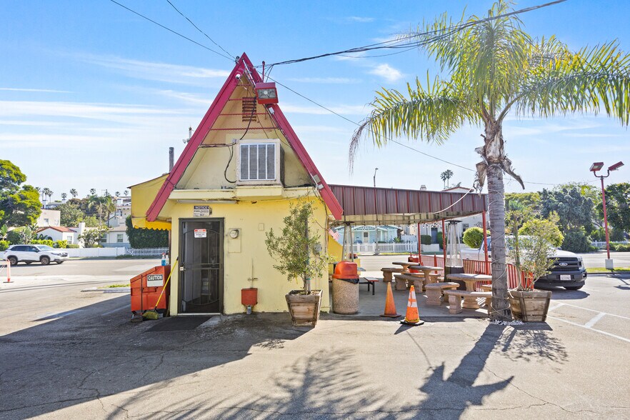 More Photos Of 921 Pacific Coast Highway, Redondo Beach General Retail For Sale