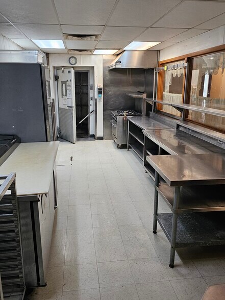 More Photos Of 130-134 Main St S, Cambridge Restaurant For Sale