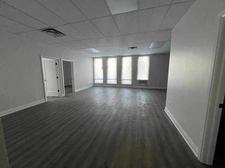 More Photos Of 1001-1007 Flint Rd, Toronto Warehouse For Lease