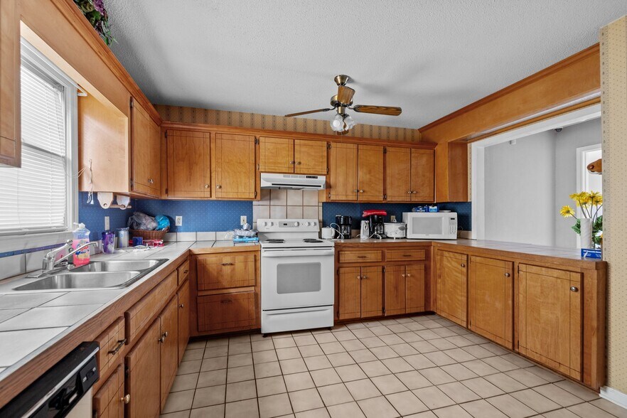 More Photos Of 405 Cherokee St, Kings Mountain Religious Facility For Sale