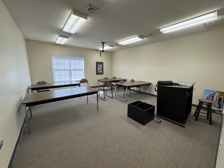 More Photos Of 4589 Oleander Dr, Myrtle Beach Office For Sale