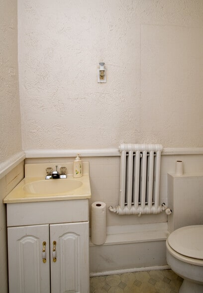 More Photos Of 13 S 6th St, New Bedford Office For Sale