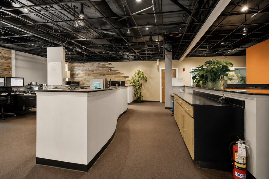 More Photos Of 850 W Bartlett Rd, Bartlett Medical For Sale