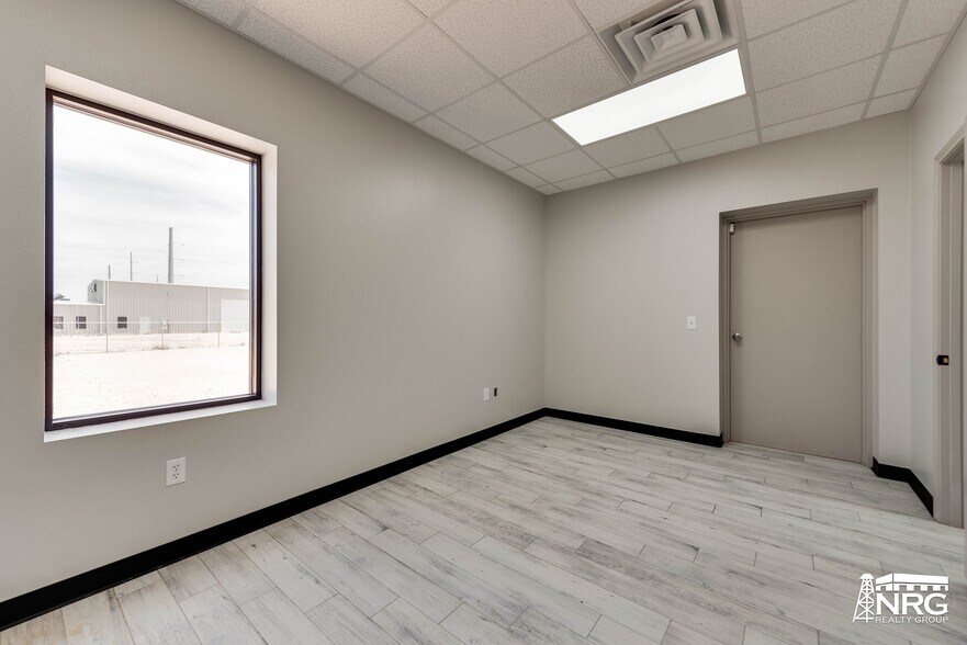 More Photos Of 2810 County Rd 130 rd, Midland Warehouse For Sale